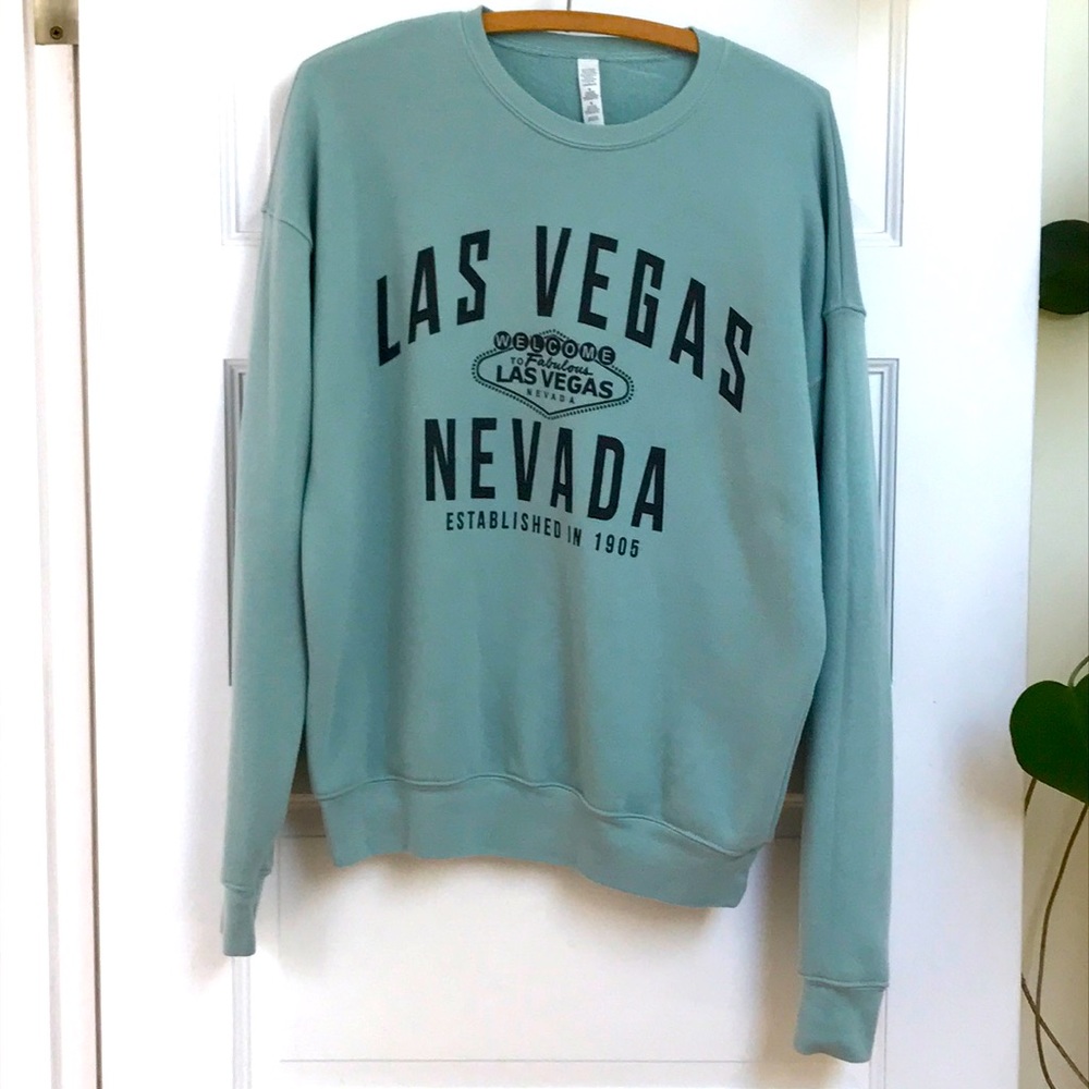 Las Vegas Nevada sweatshirt Sz Medium aqua blue cotton poly crew neck Welcome to